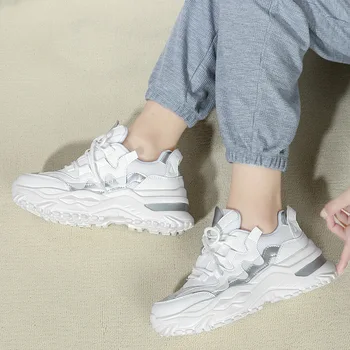 2022 Массивные кроссовки Женская вулканизированная обувь Плюс размер 35-43 Женские белые кроссовки для бега на платформе, черная повседневная женская обувь