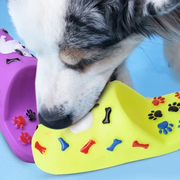 Пищащие игрушки для собак Пластиковая жевательная игрушка с пищалкой в форме тапочка с милым принтом, устойчивая к укусам для маленьких собак и кошек